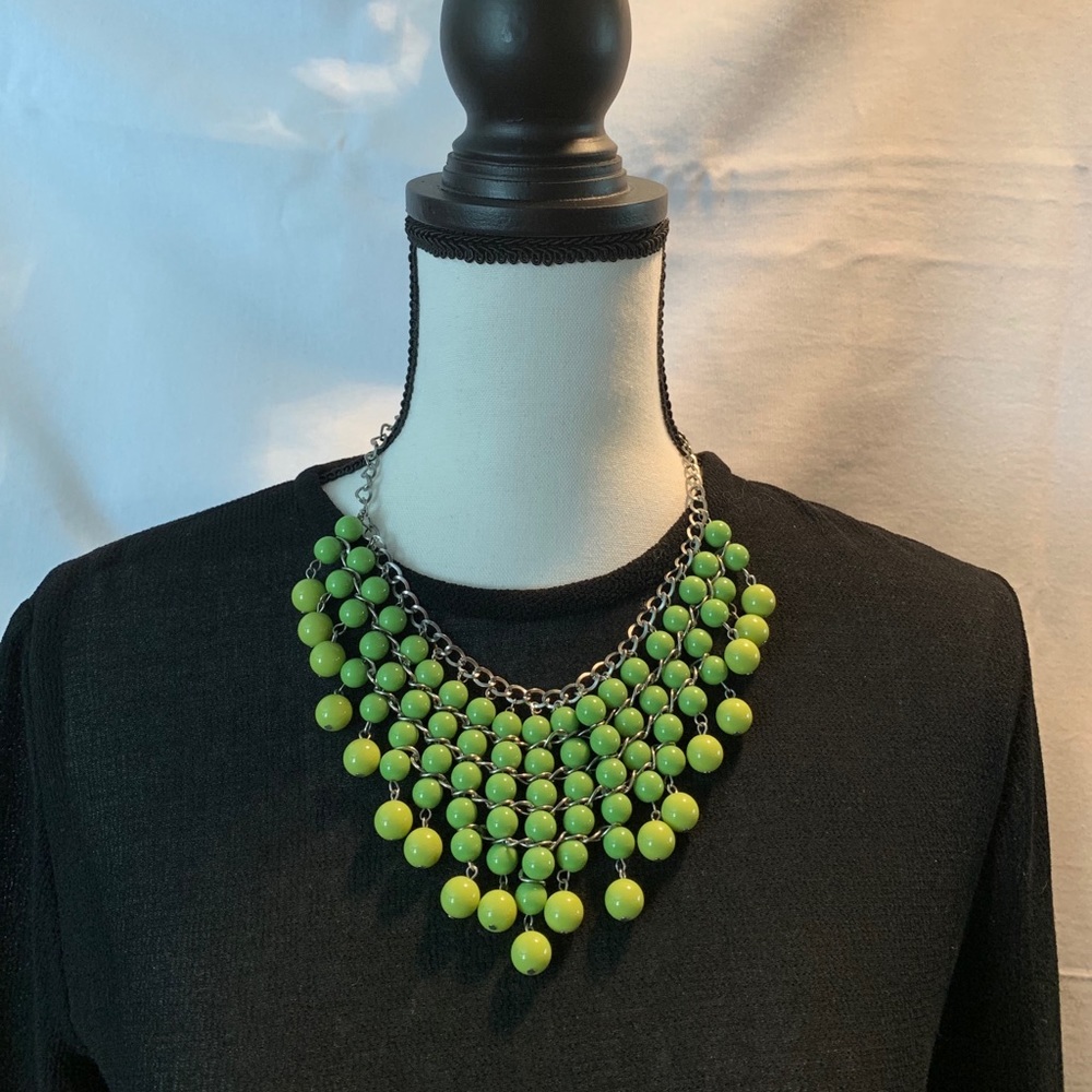 Beaded necklace and bracelet pairing